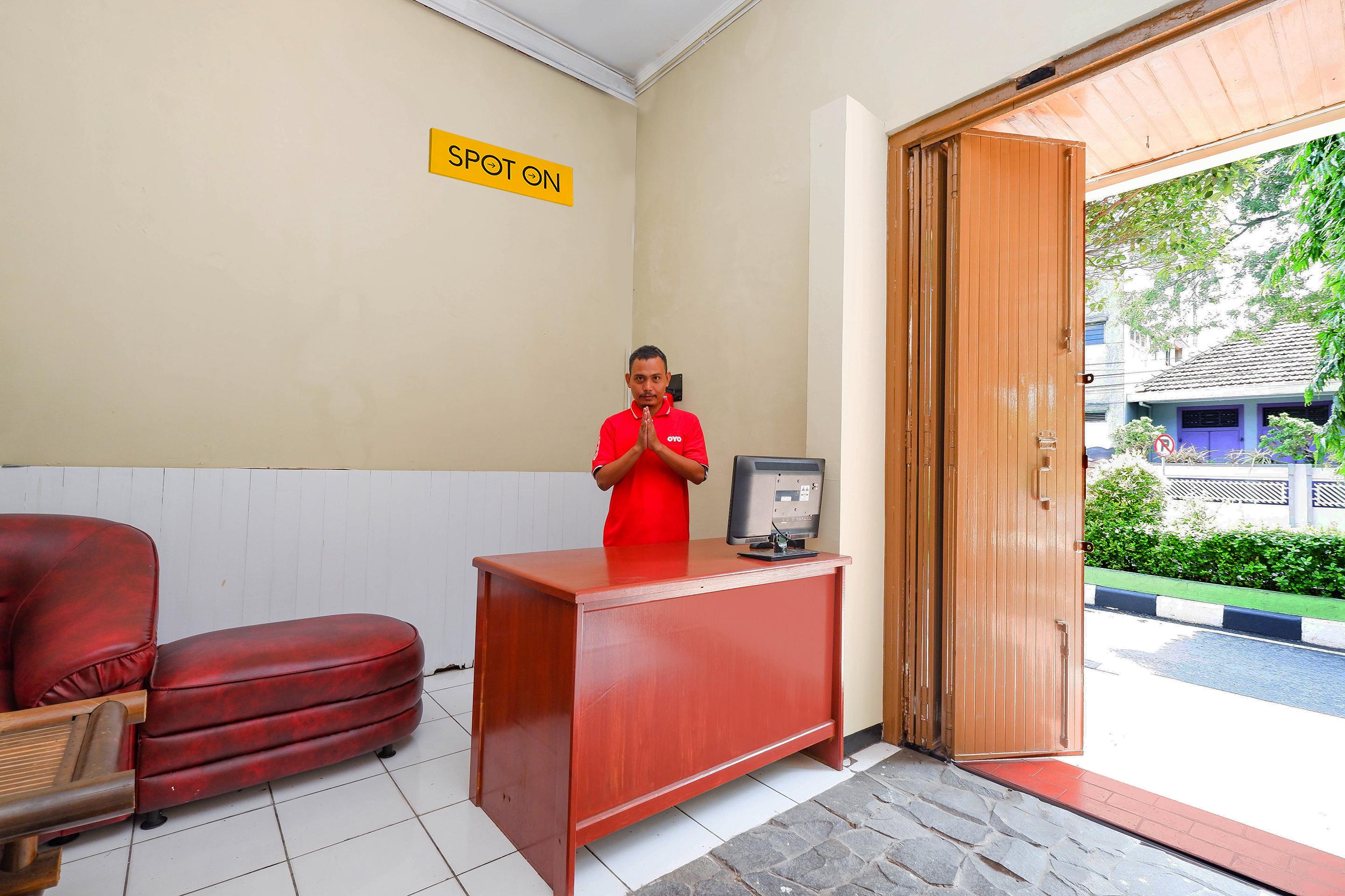 Oyo 2240 Simpang Tujuh Residence Kudus Dış mekan fotoğraf