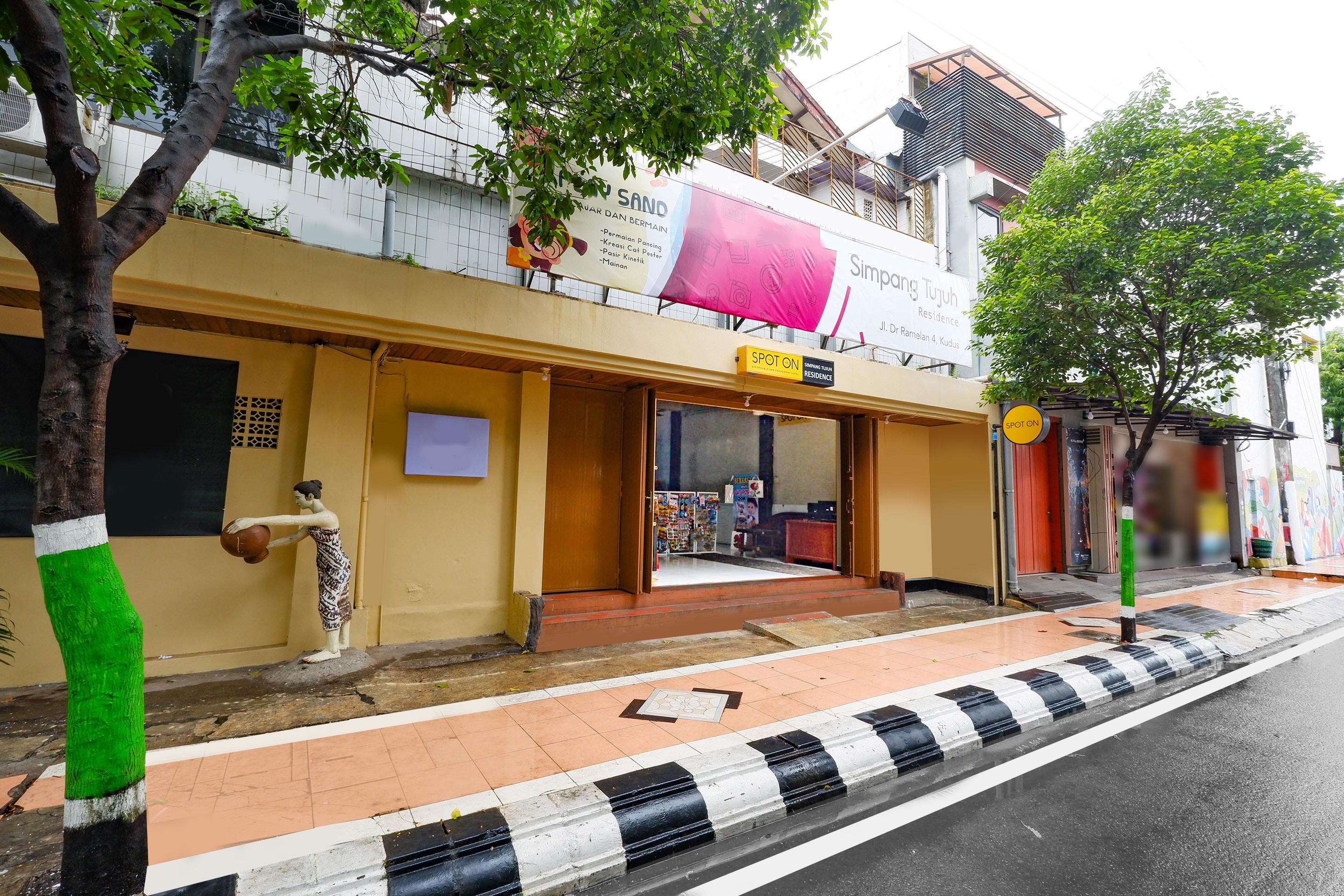 Oyo 2240 Simpang Tujuh Residence Kudus Dış mekan fotoğraf