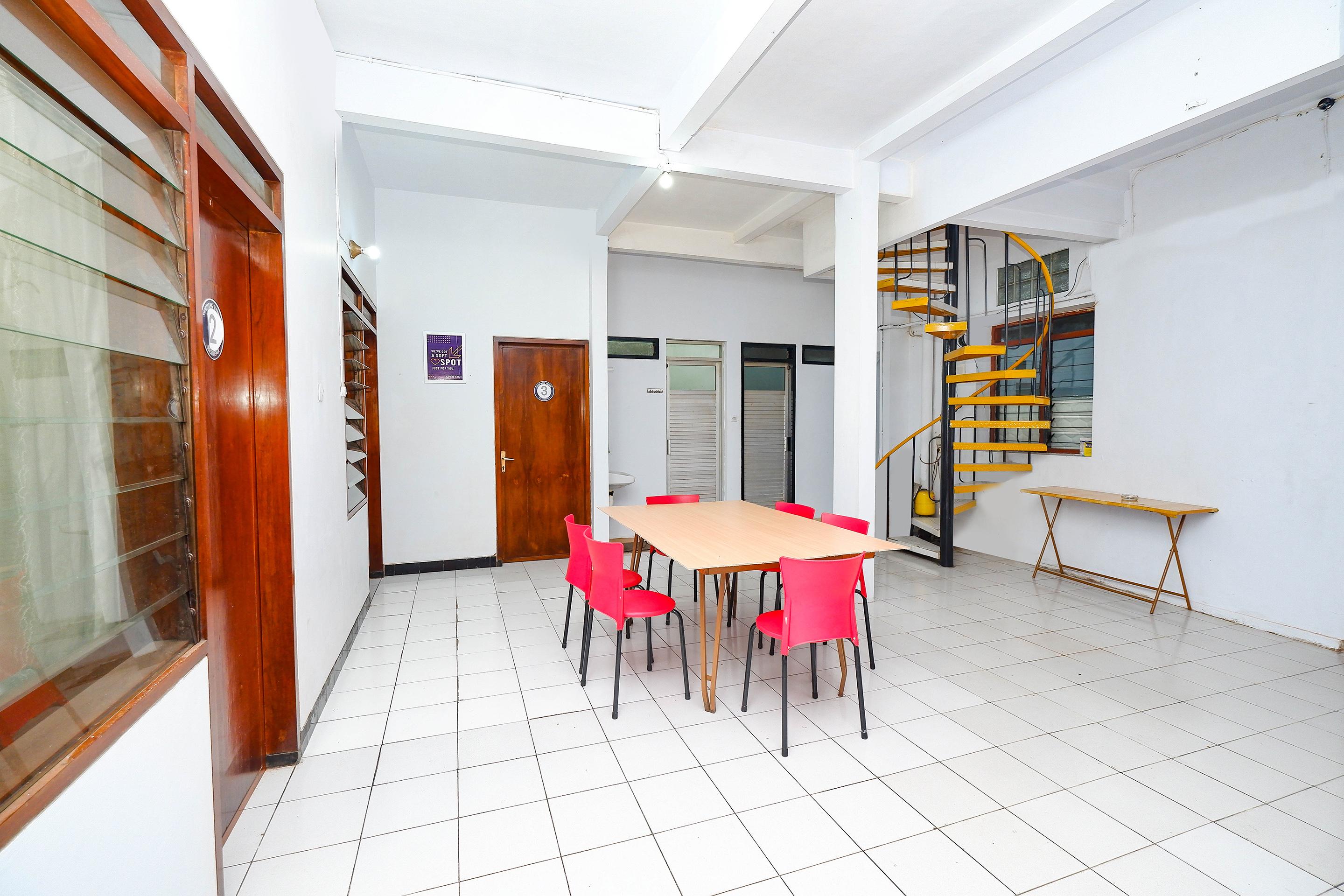 Oyo 2240 Simpang Tujuh Residence Kudus Dış mekan fotoğraf